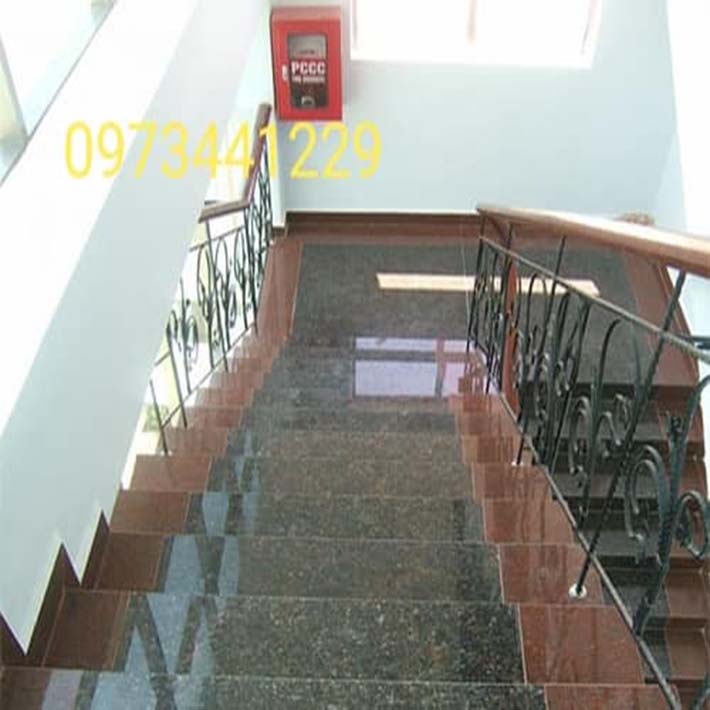 Cầu thang đá